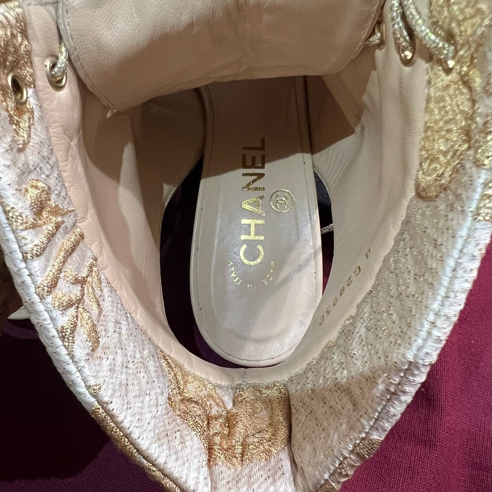 CHANEL CHAUSSURES OUVE BOOTIES - Picture 6 of 6